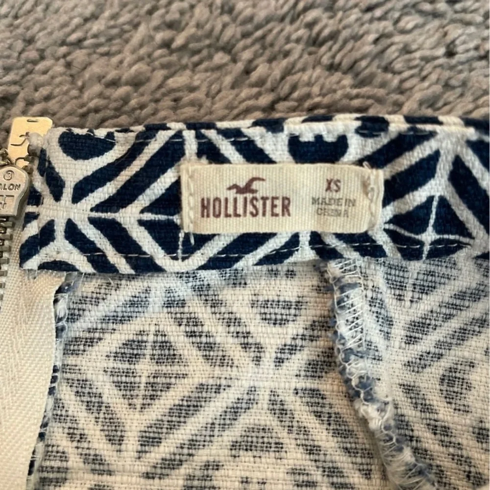 Blue and white Hollister pleated skirt XS